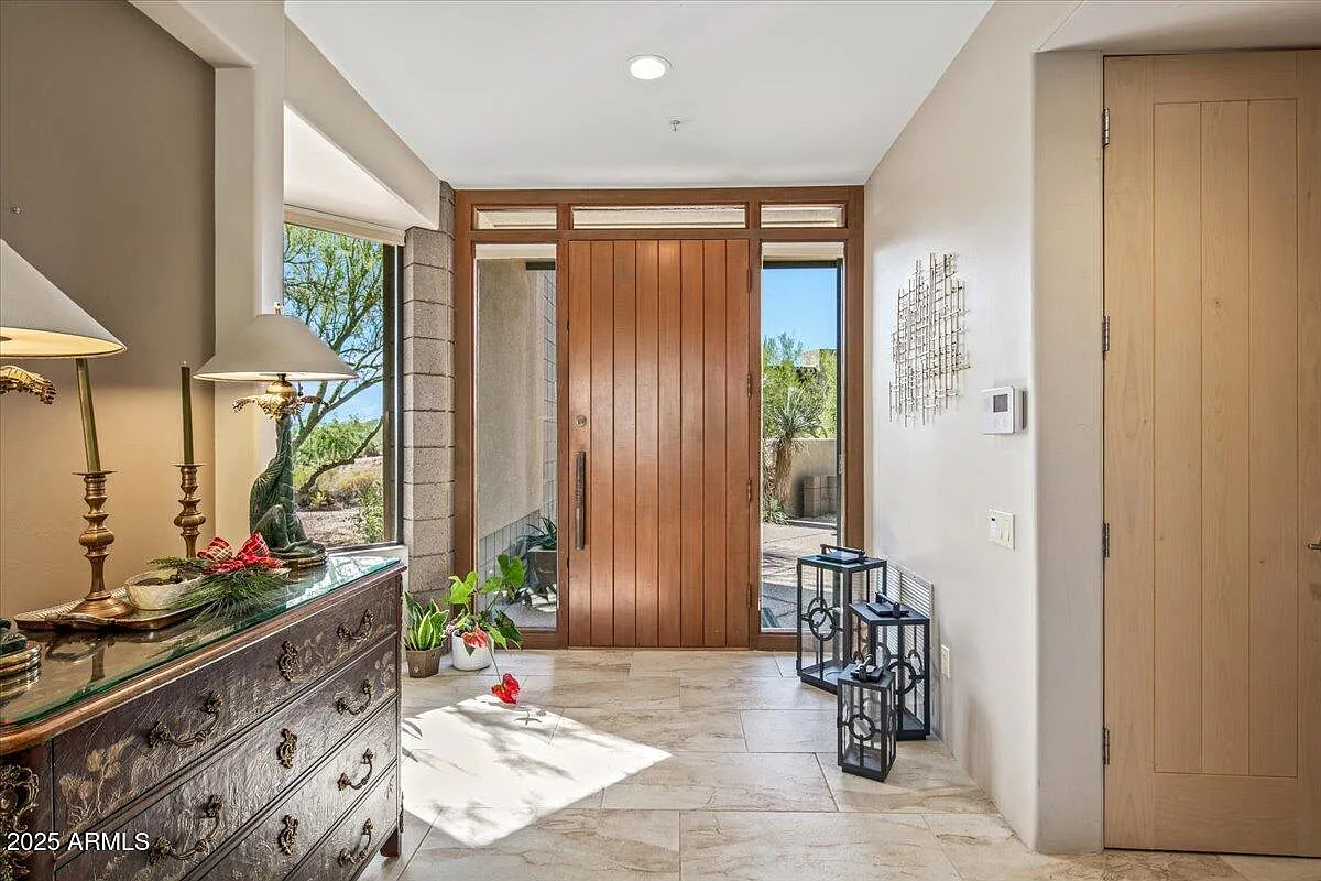 2 bed, 2.5 bath, 2576 sqft, $8,000 — Photo 4