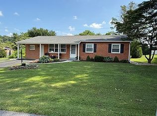 7 Mimosa Dr, Mechanicsburg, PA 17055