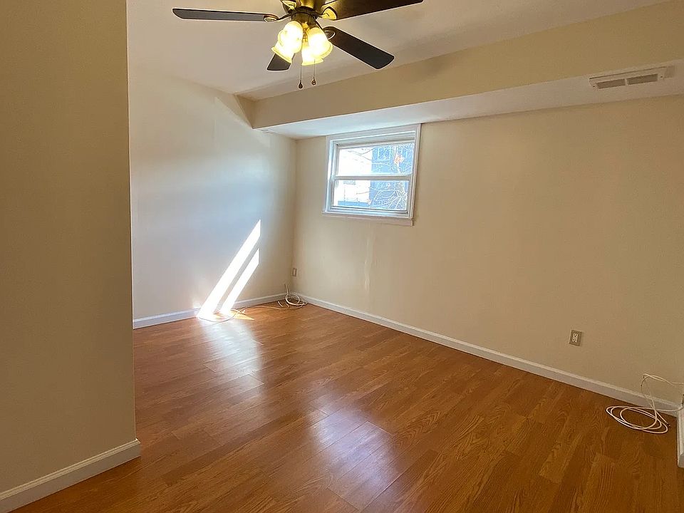 2nd image of 72 Kingsbridge Ave Floor 2