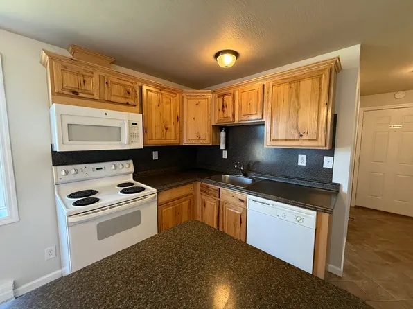 30 Country Aire Ln #4, Accident, MD 21520