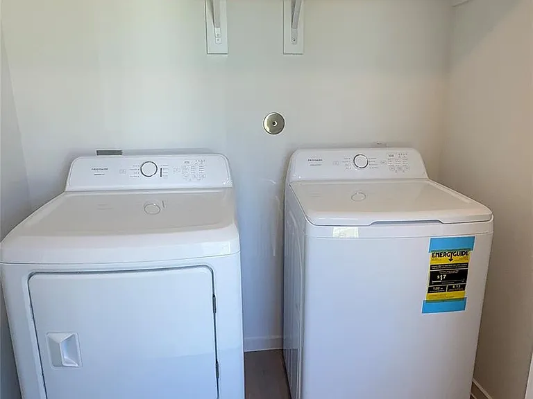 331 Parkin Ct — Photo 18
