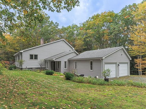 3rd image of 565 Old County Road