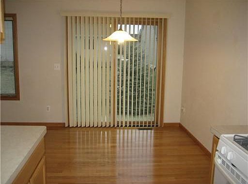 5th image of 518 Coventry Cres