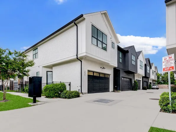 2708 Oakwood Crest Ln, Houston, TX 77018