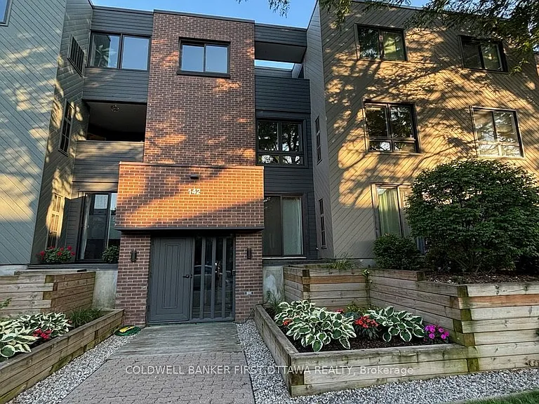 142 Waverley St #1A — Photo 1