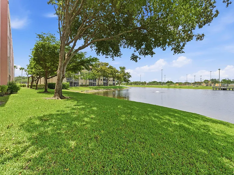 7765 Yardley Dr #107 — Photo 30