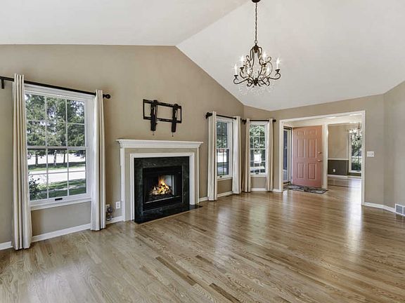 3rd image of 803 Gosselin Cir