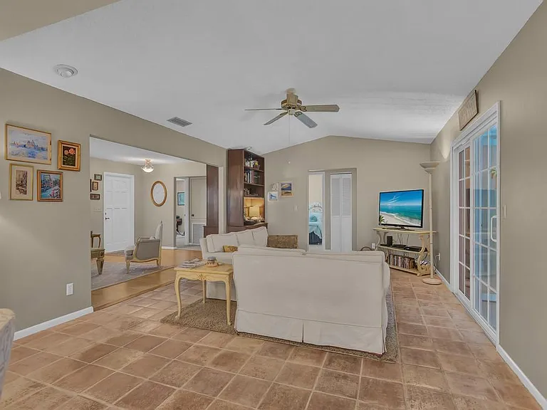 1045 Clipper Rd — Photo 14
