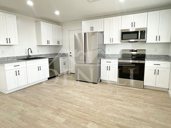 5th image of 733 S 96th Pl #2