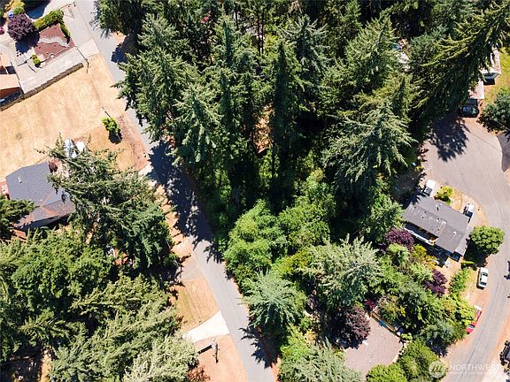 4th image of 2218 194th Avenue SW