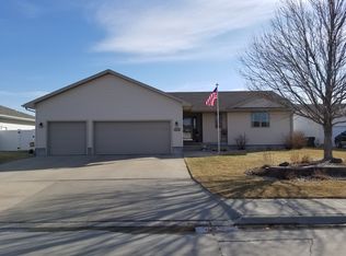 4133 Sun Ridge Ln, Grand Island, NE 68803