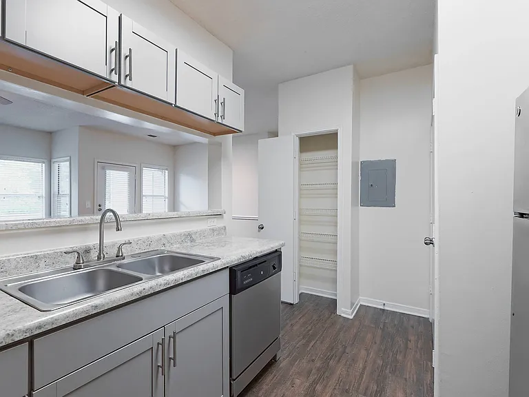 Cambridge Park Apartments — Photo 135