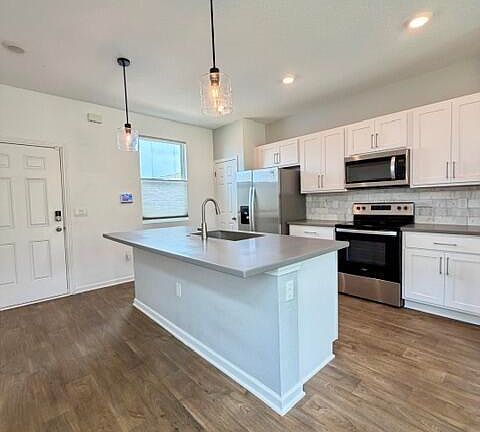 4th image of 57 Elmhurst Ln