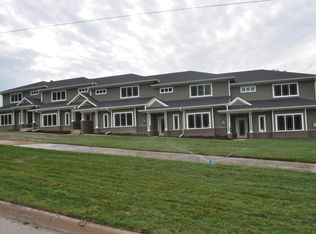 915 Scott Park Dr, Iowa City, IA 52245