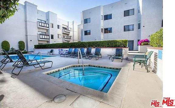 3rd image of 17914 Magnolia Blvd Unit 122