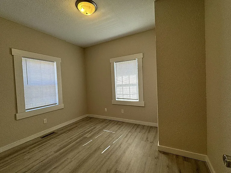 1132 W Division St #A — Photo 17