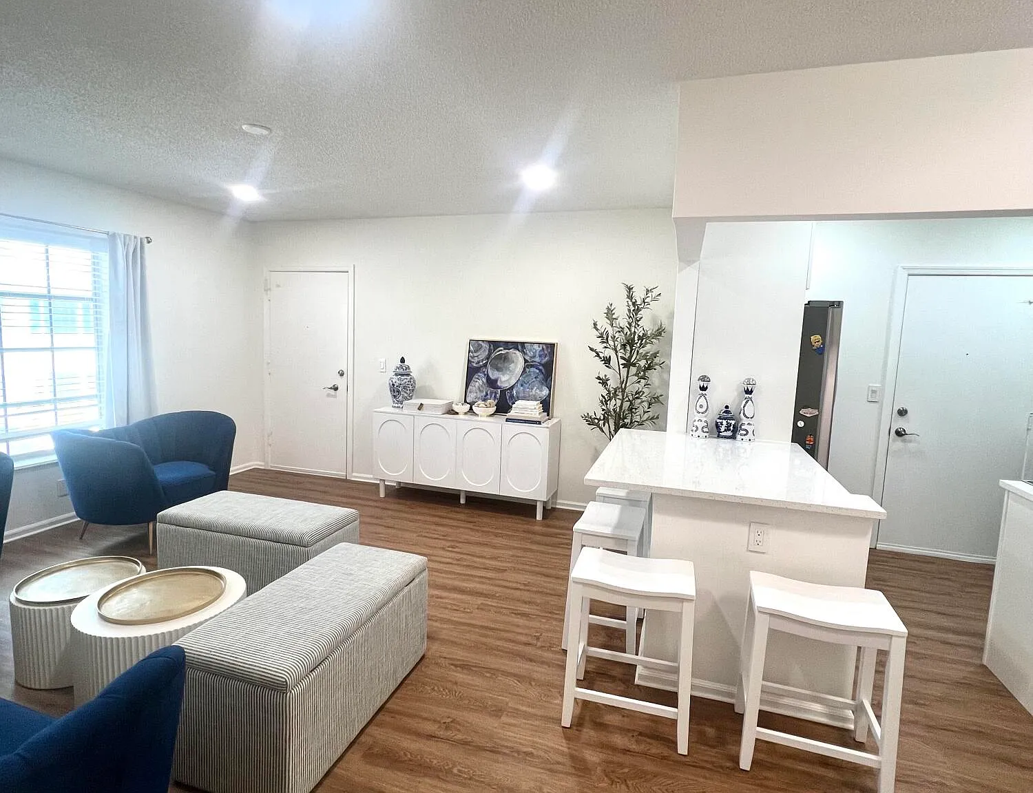 2 bed, 1.5 bath, 875 sqft, $1,900 — Photo 3