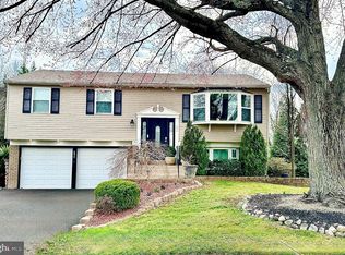 690 Joseph Ave, Warminster, PA 18974