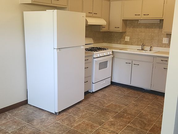 3rd image of 839 Jefferson Ave #1