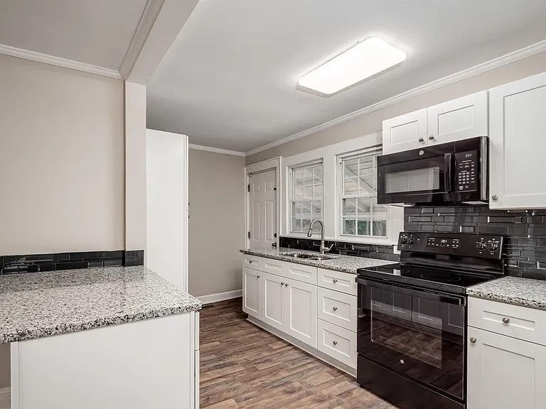 721 Broad St — Photo 2