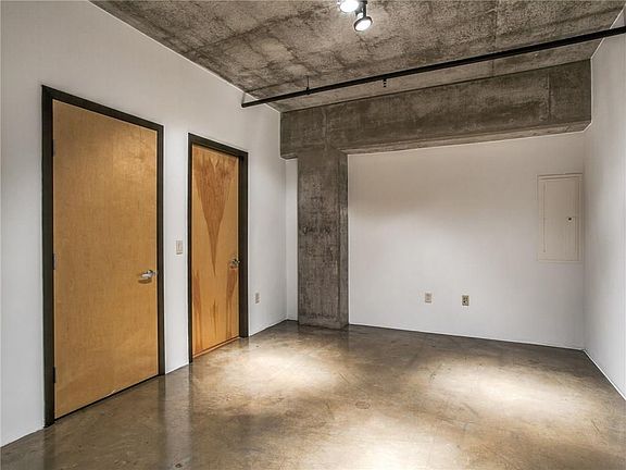 3rd image of 1999 McKinney Ave APT 802