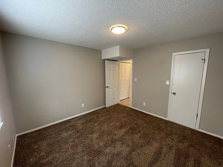 918-922 Teal Ct. — Photo 27