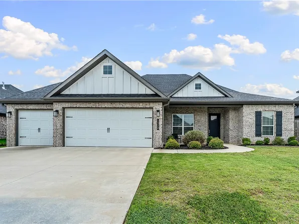1320 Paragon Dr, Centerton, AR 72719