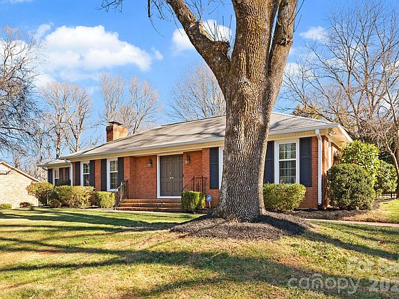 4th image of 1024 Redcoat Dr