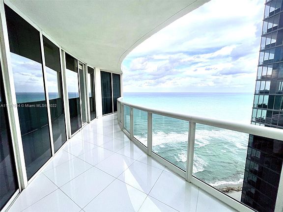 5th image of 17201 Collins Ave #Den-4003