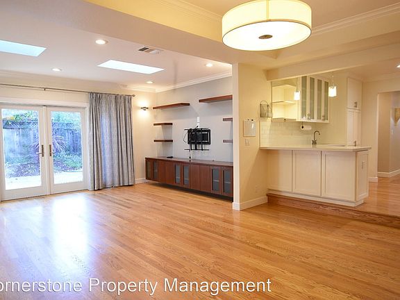 5th image of 2463 Briarwood Dr