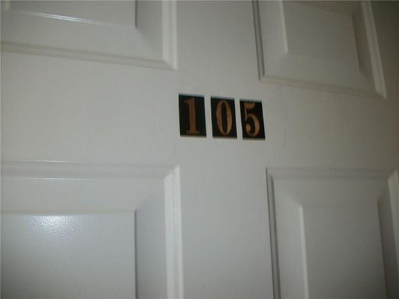 2nd image of 806 W Washington St Unit 105