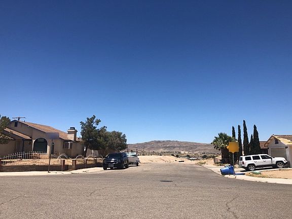 4th image of 921 Chateau Way