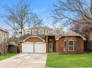 818 Ashmount Ln, Arlington, TX 76017