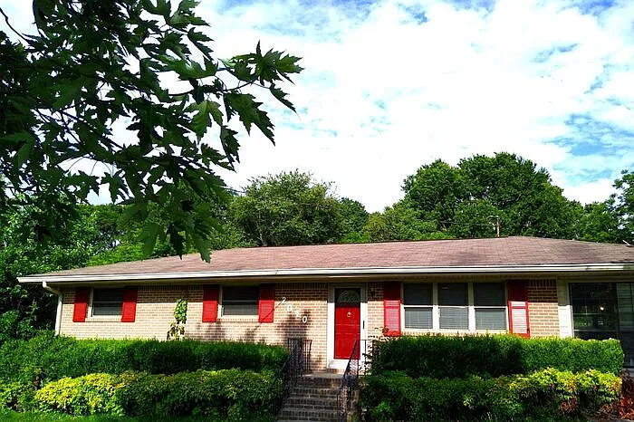 2010 Sunset Dr