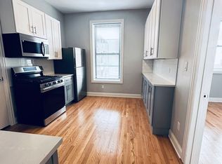 900 W Montrose Ave #4410-2, Chicago, IL 60613