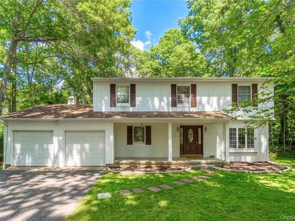 1540 Laurelwood Drive, Laurel, NY 11948
