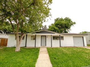 230 Hillview Dr, Universal City, TX 78148