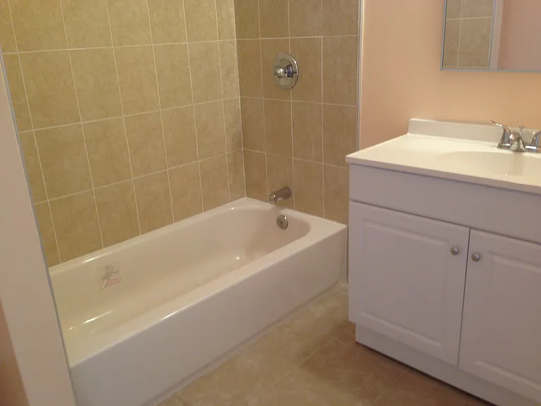 607 N Summit Ave — Photo 3