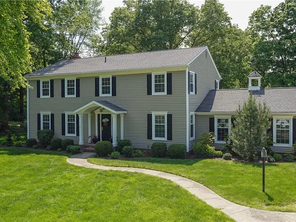 40 Hickory Ln, Hudson, OH 44236