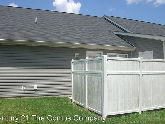 2nd image of 1540 Surrey Ct