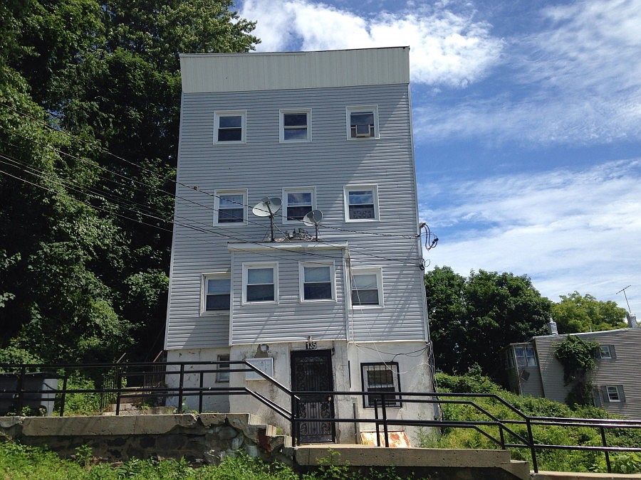 1st image of 135 High St