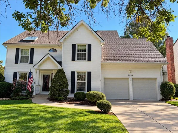 9339 Hall Dr, Lenexa, KS 66219