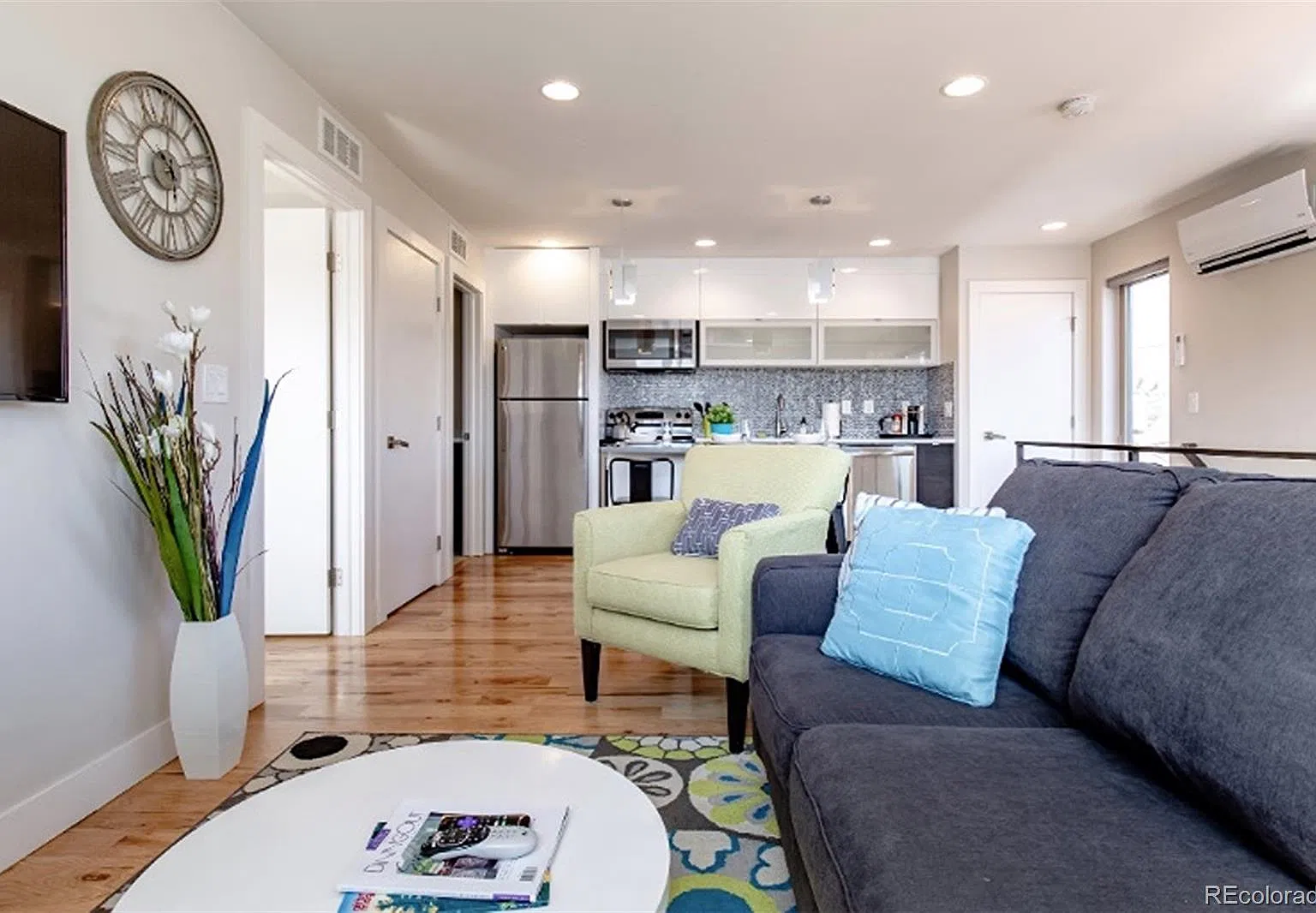 1 bed, 1.0 bath, 633 sqft, $1,900 — Photo 2