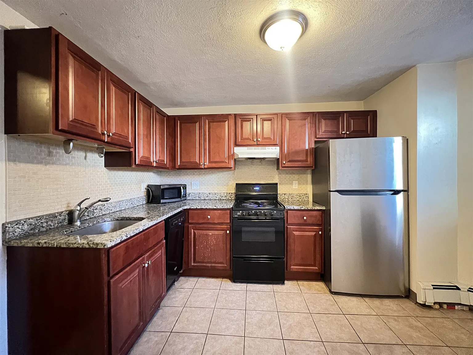 3 bed, 1.5 bath, $3,750 — Photo 1