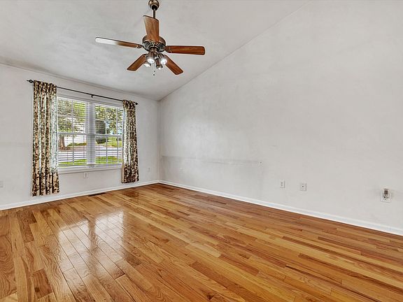 5th image of 1321 Archbold Ave NE