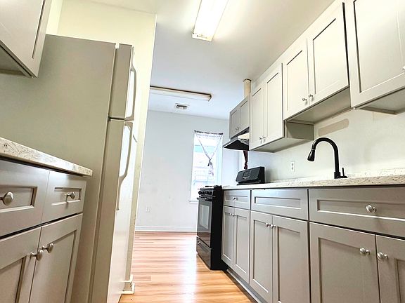 3rd image of 200 Stanbridge St #2