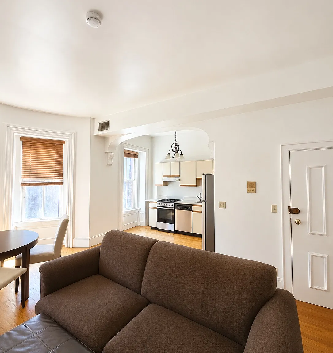 2 bed, 900 sqft, $3,875 — Photo 2