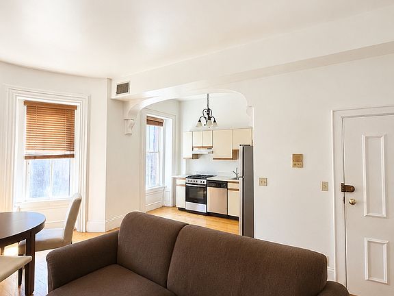 5th image of 523 Columbus Ave APT D