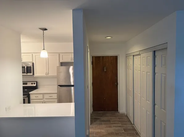 1970 Cherry Ln APT 109, Northbrook, IL 60062