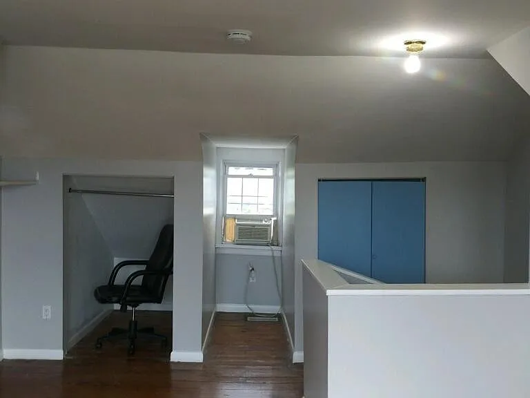 853 McHenry St — Photo 2